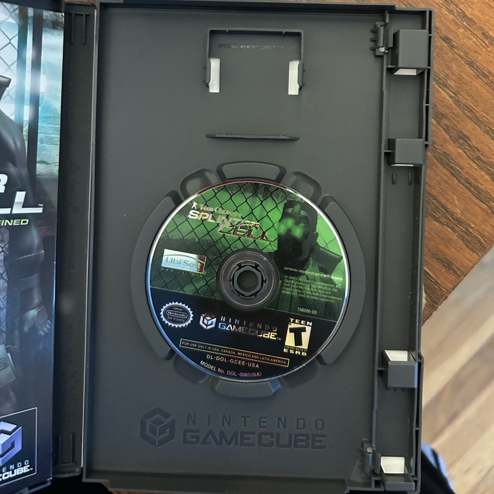 Splinter Cell: Stealth Action Redefined GameCube Game - Picture 2 of 2